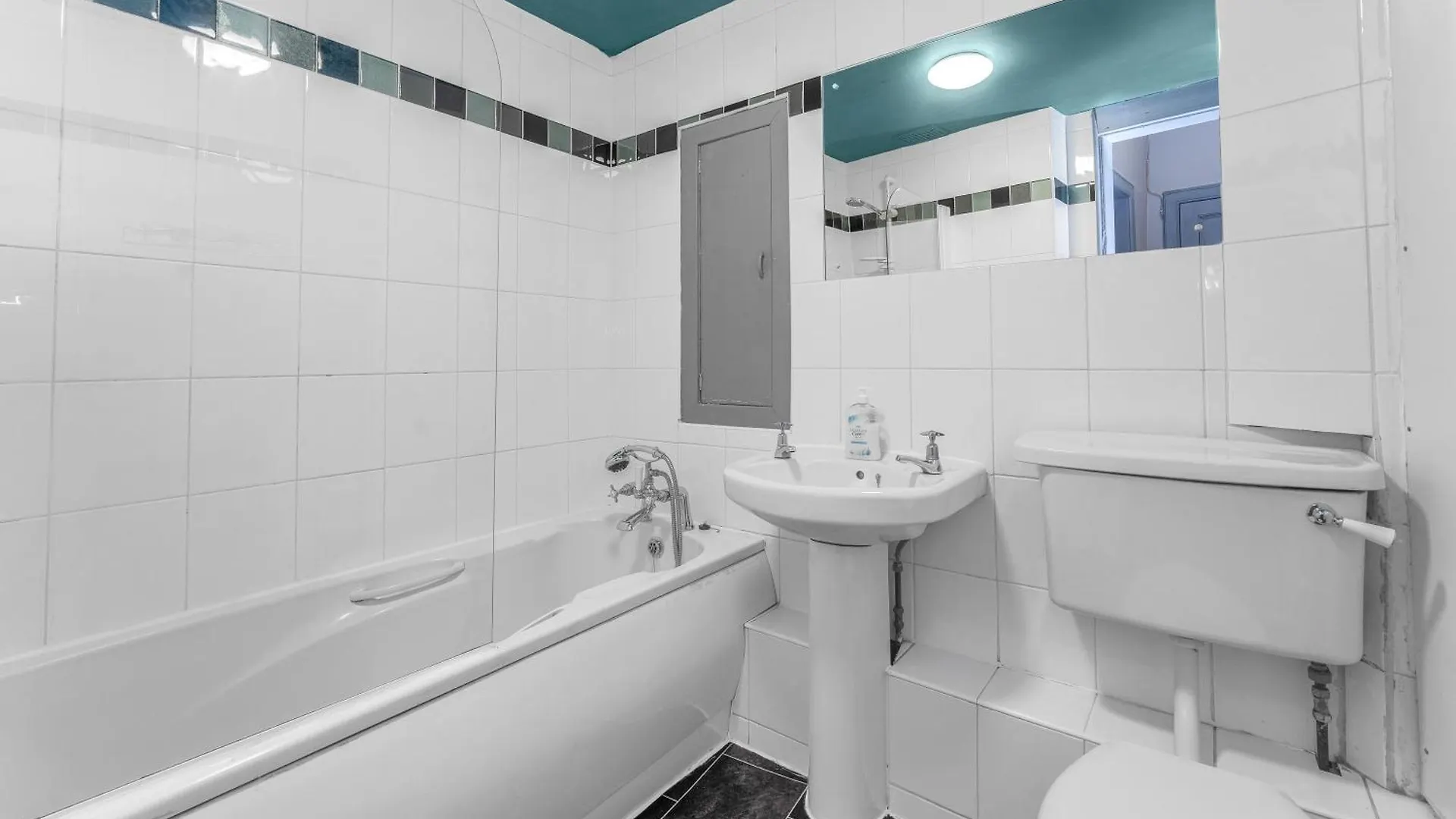 Central, Cozy 2Br-1Ba-Haymarket - With Parking エディンバラ アパート