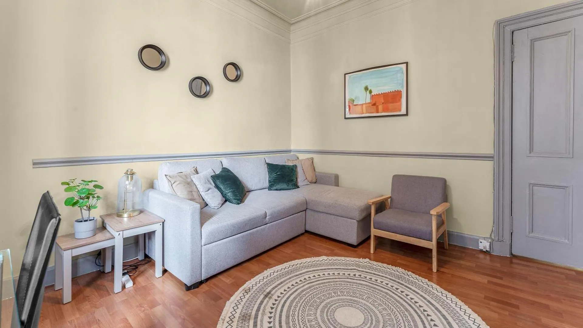 Central, Cozy 2Br-1Ba-Haymarket - With Parking エディンバラ 0*,  イギリス